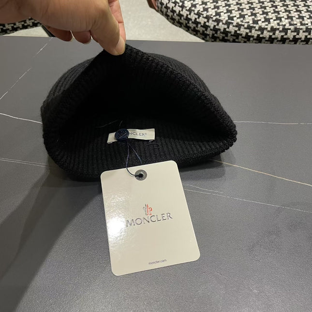 MONCLER BEANIE HAT IN BLACK WOOL 952646