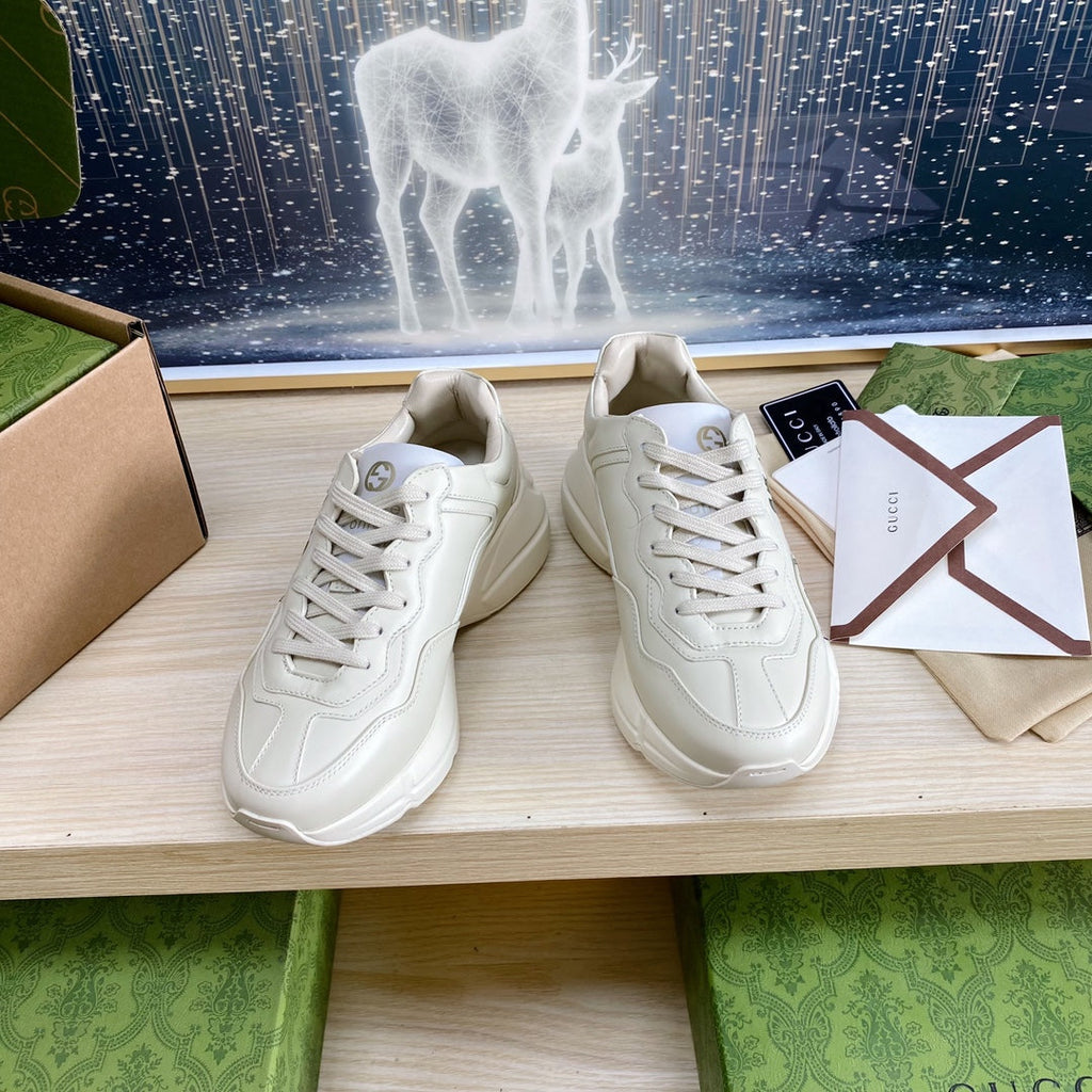 GG COUPLE TRAINER WHITE CALFSKIN WITH STRAWBERRY ICON