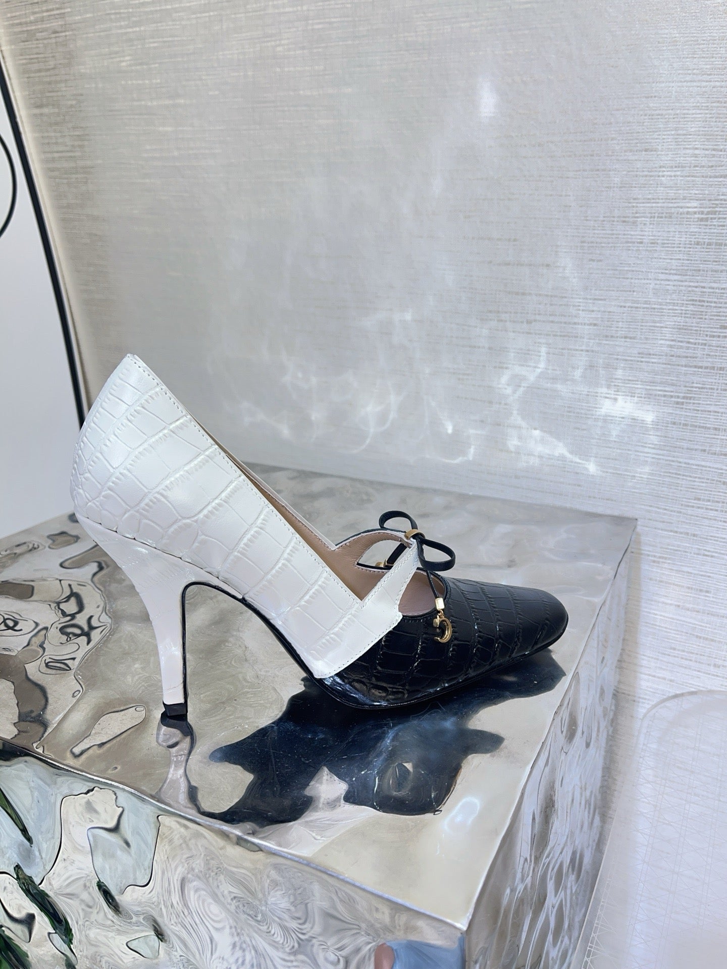 DIOR 26S HIGH HEELS IN BLACK MIX WHITE CROC-EMBOSSED CALFSKIN WITH CHARMS