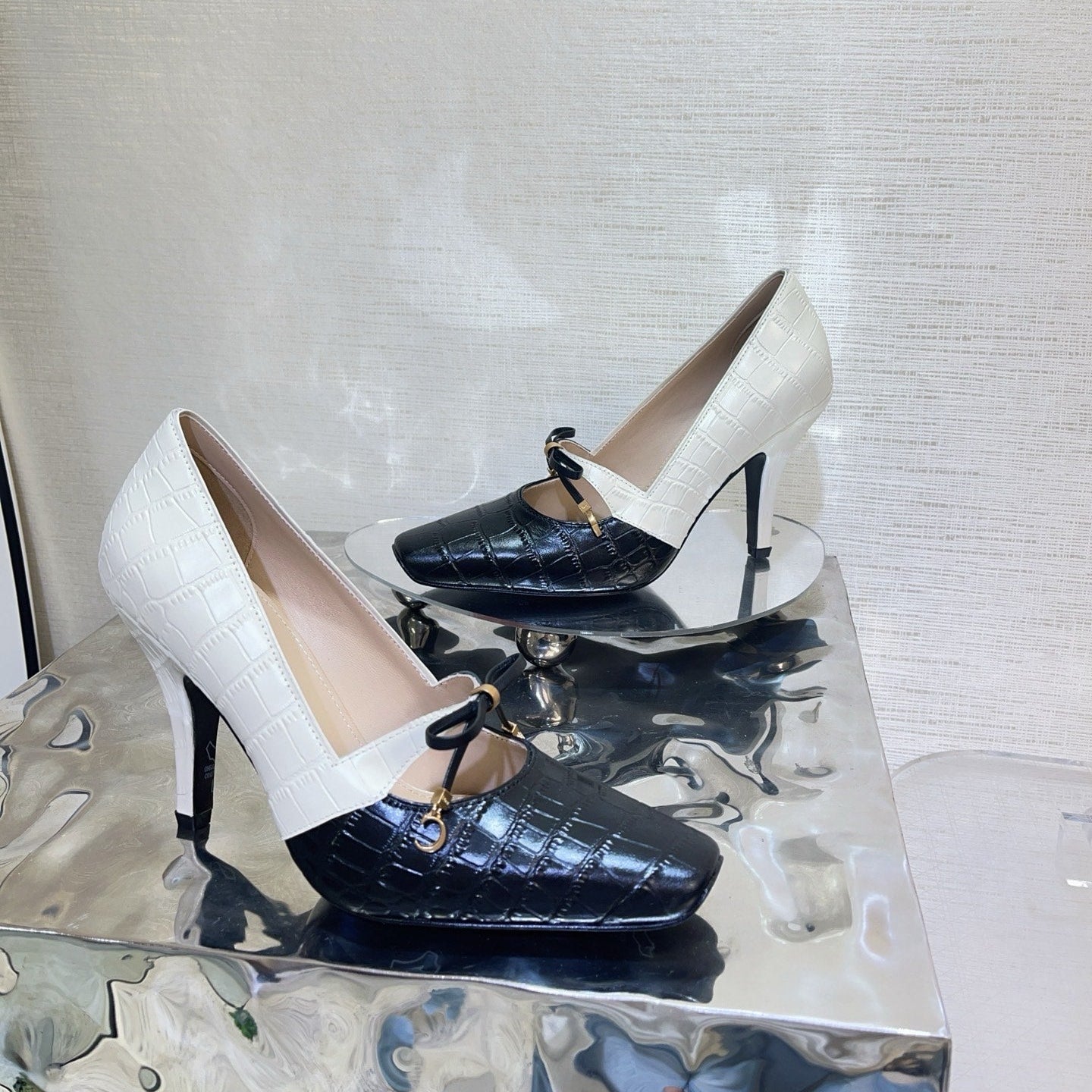 DIOR 26S HIGH HEELS IN BLACK MIX WHITE CROC-EMBOSSED CALFSKIN WITH CHARMS