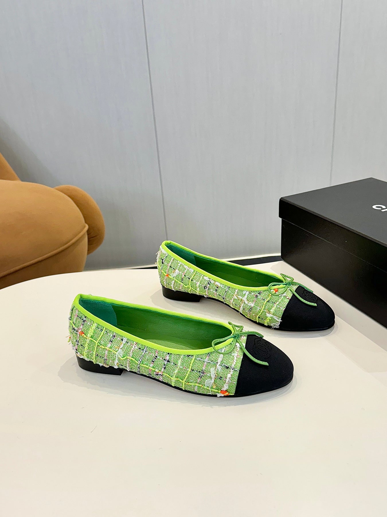 BALLET FLATS IN EMERALD GREEN TWEED AND FABRIC