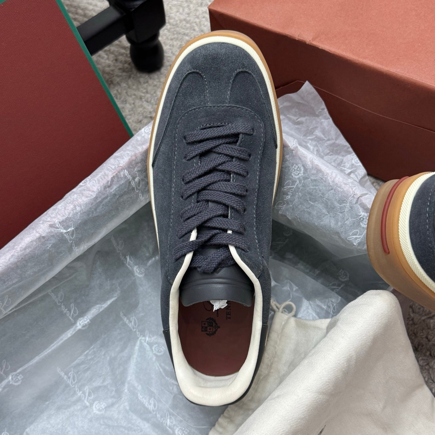 LP SNEAKERS IN DARK GREY SUEDE CONTRAST TRIM