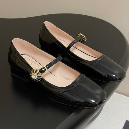 Collection image for: ROGER VIVIER FLATS