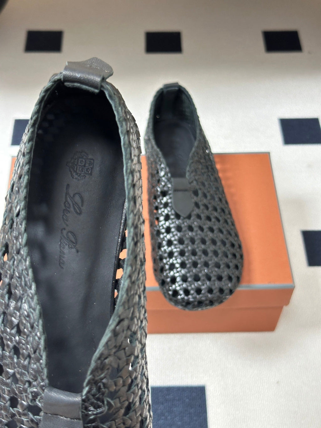 LP 26S BALLET FLATS IN BLACK CALFSKIN WITH BASKETWEAVE DESIGN