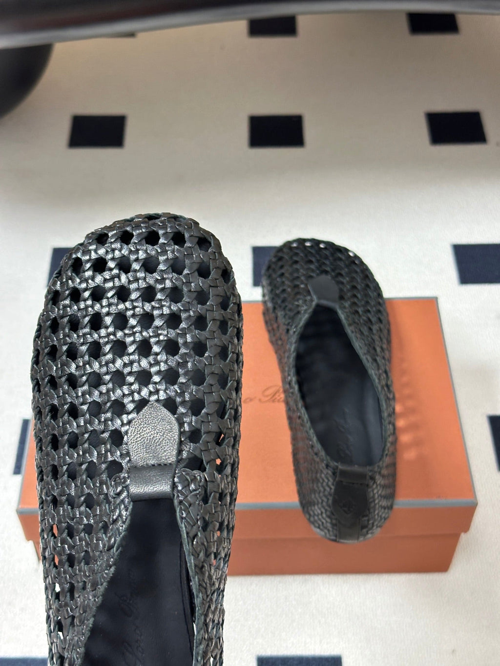 LP 26S BALLET FLATS IN BLACK CALFSKIN WITH BASKETWEAVE DESIGN
