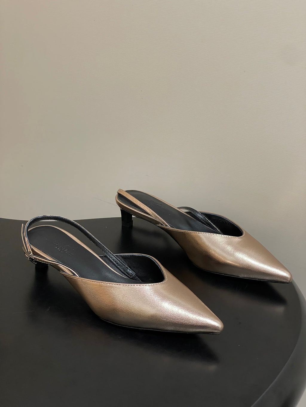 HM 26S NICOLE SLINGBACK 40MM IN GOLD CALFSKIN SILVER HARDWARE