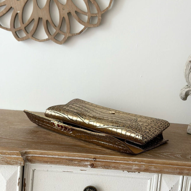 CHANEL 25S CLUTCH 30 IN METALLIC GOLD CROCODILE-EMBOSSED CALFSKIN