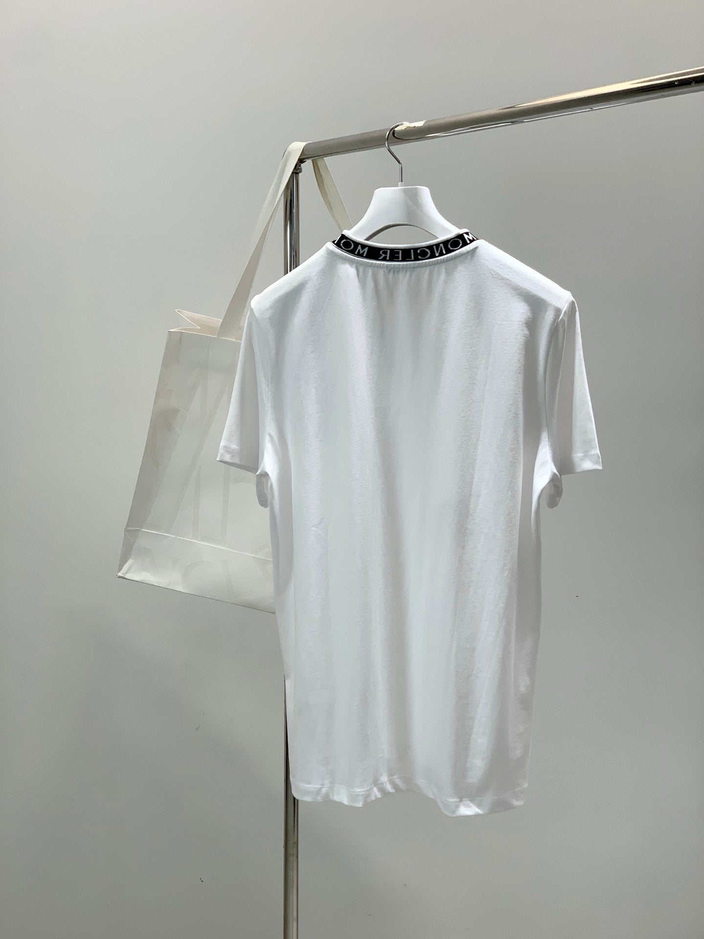 MONCLER 26S SHORT-SLEEVE T-SHIRT 679
