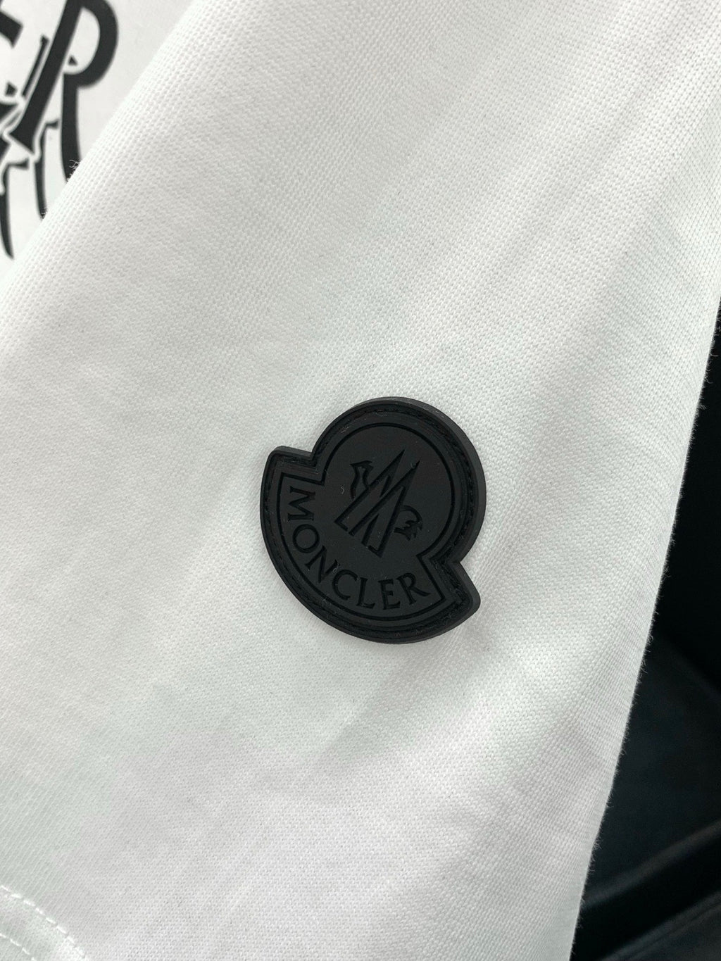 MONCLER 26S SHORT-SLEEVE T-SHIRT 676