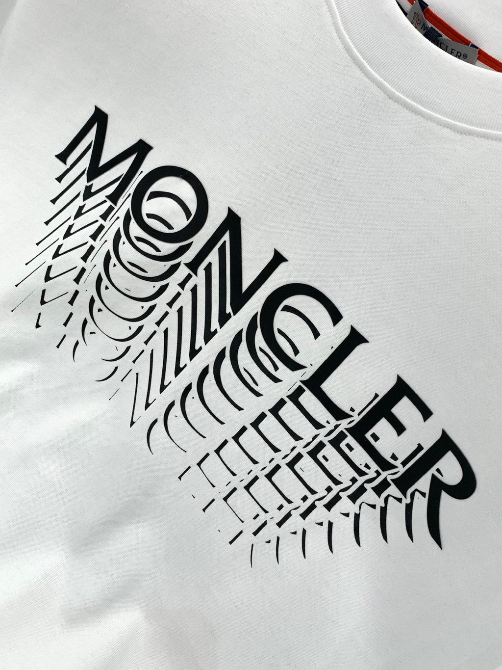 MONCLER 26S SHORT-SLEEVE T-SHIRT 676