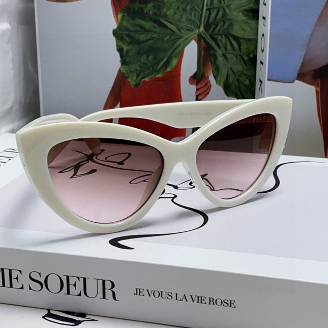 GLIMPSE CAT EYE SUNGLASSES 555884 IN WHITE ACETATE