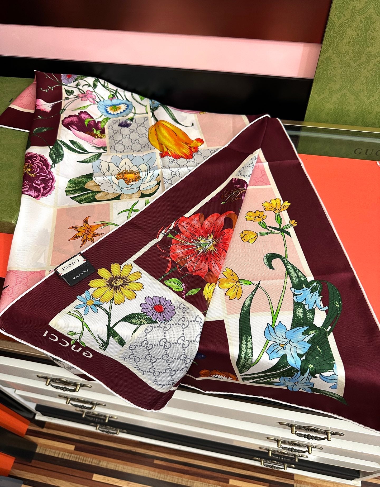 GUCCI 26S SCARF 90 IN SILK 311896