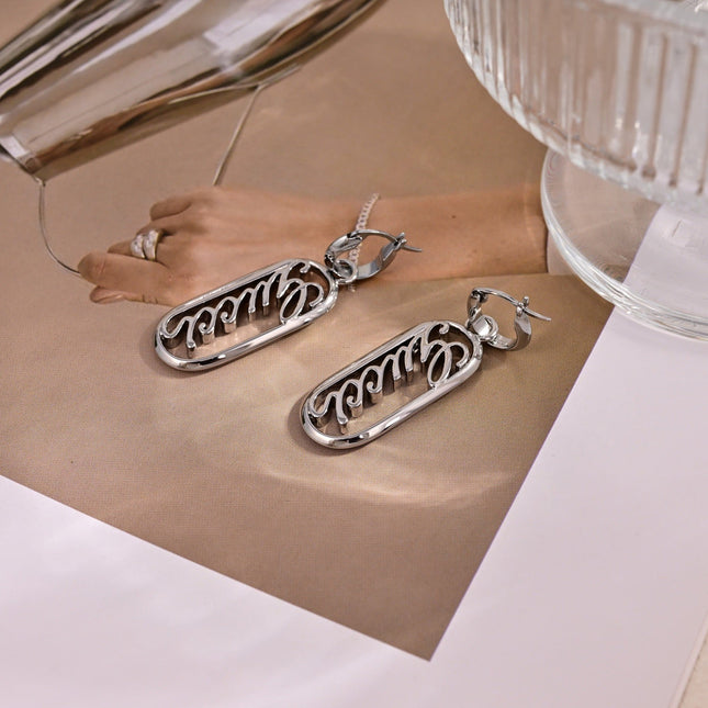 GUCCI 26S SCRIPT LOGO OVAL DROP EARRINGS IN SILVER TONE METAL 633780
