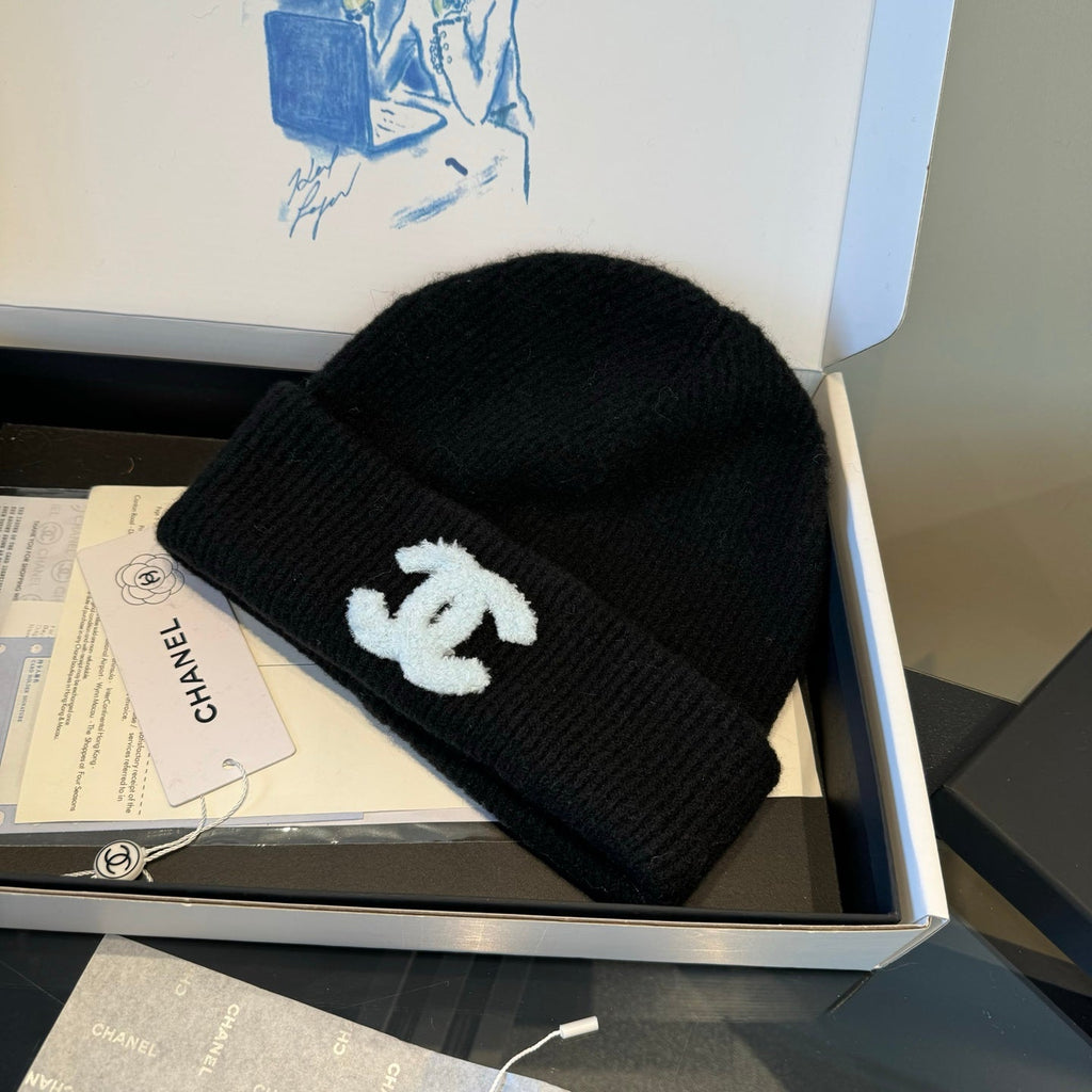 BEANIE HAT IN BLACK WOOL 905241