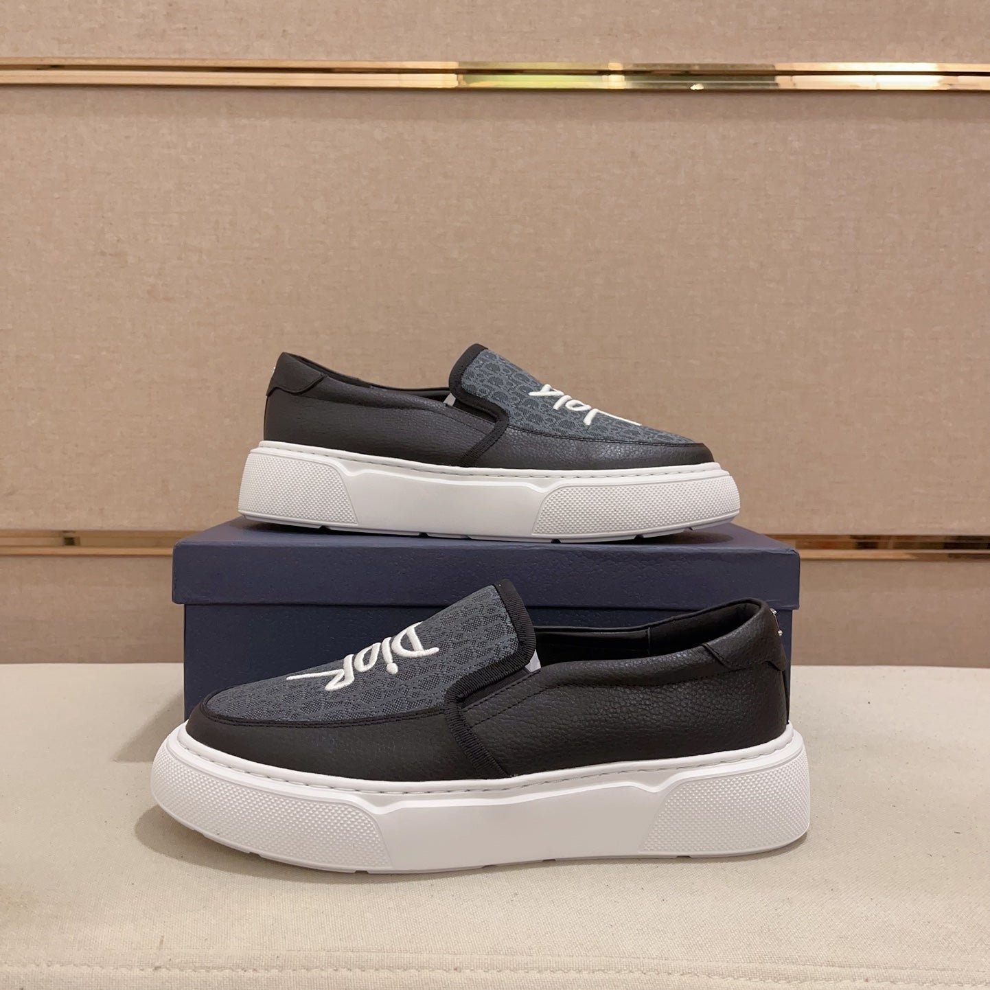 CD B23 SLIP ON BLACK CALFSKIN AND JACQUARD