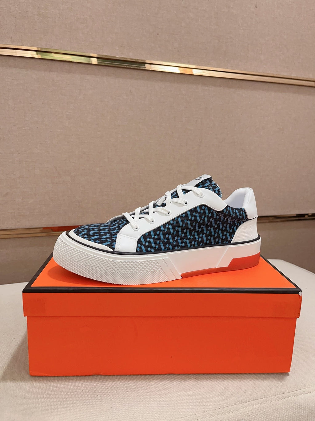 HM DAY SNEAKER SKY AND BLACK FABRIC