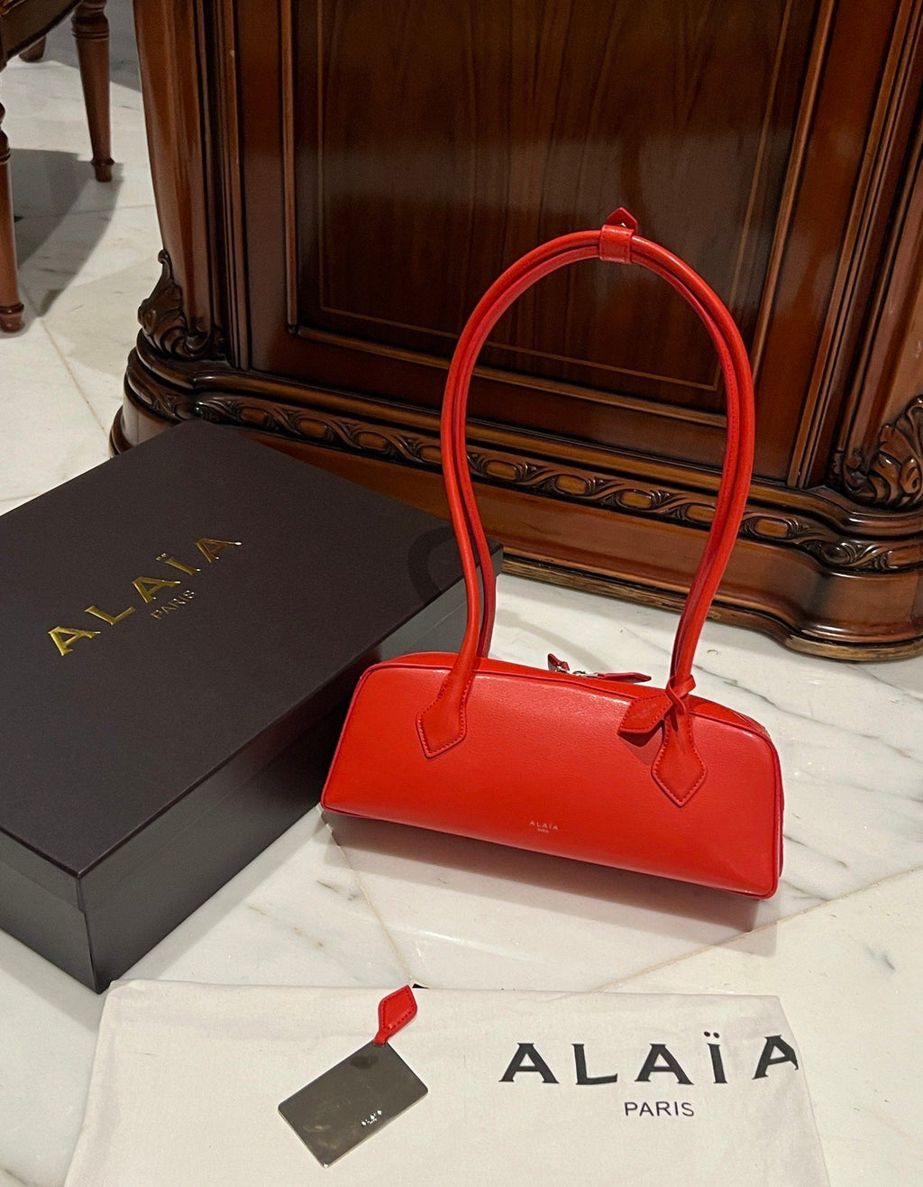 LE TECKEL MEDIUM BAG 33 IN CLASSIC RED GOATSKIN