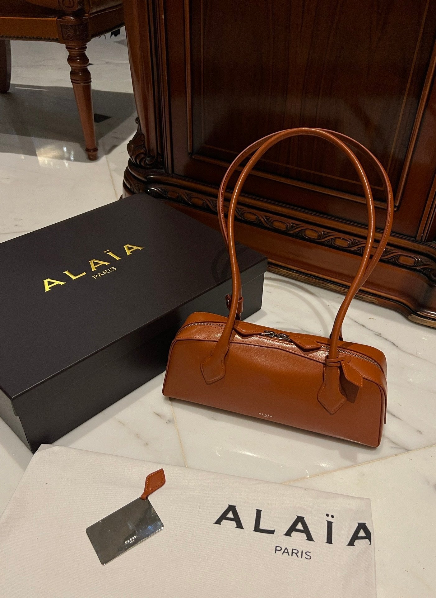 LE TECKEL MEDIUM BAG 33 IN BRONZE ORANGE GOATSKIN