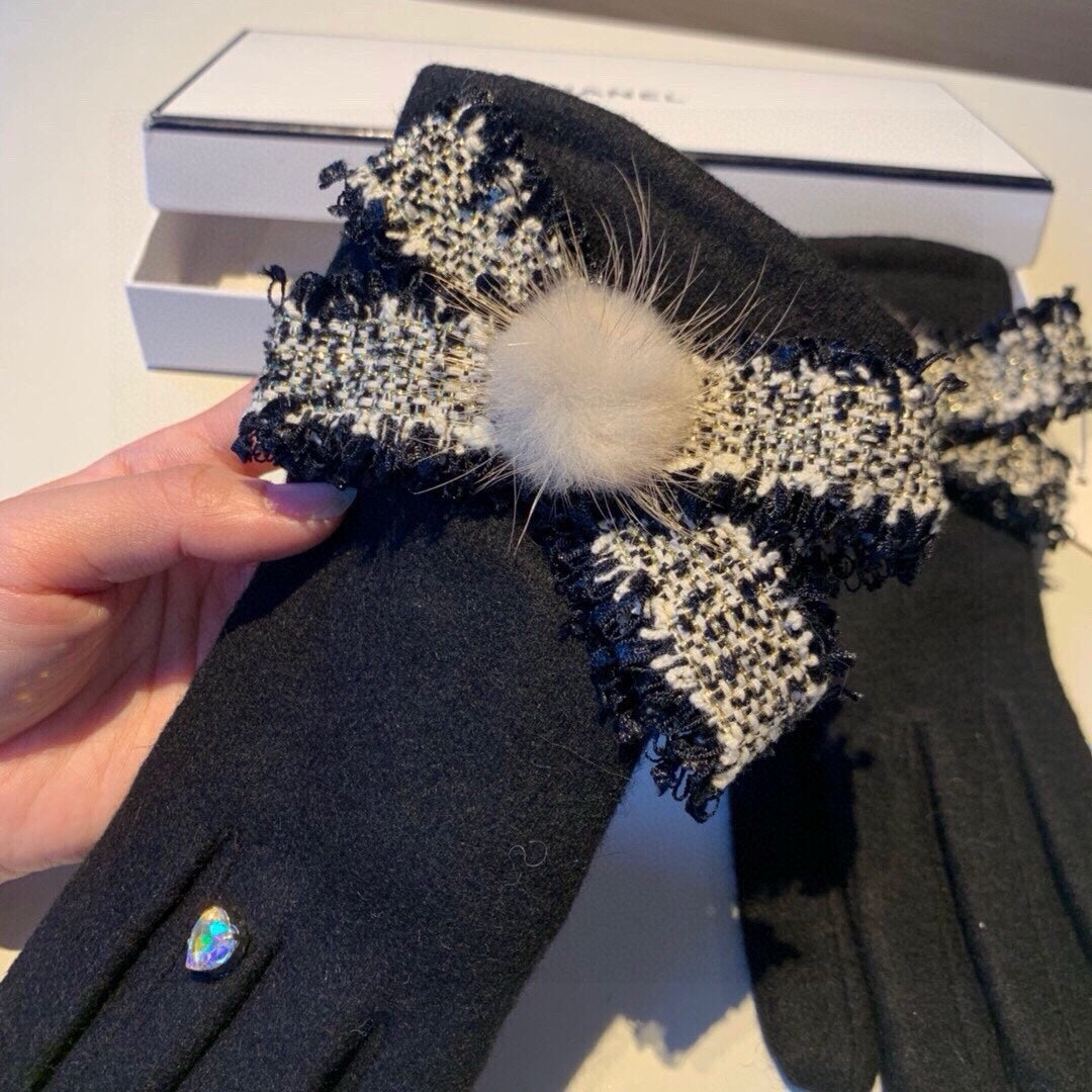 GLOVES IN BLACK WOOL 420536