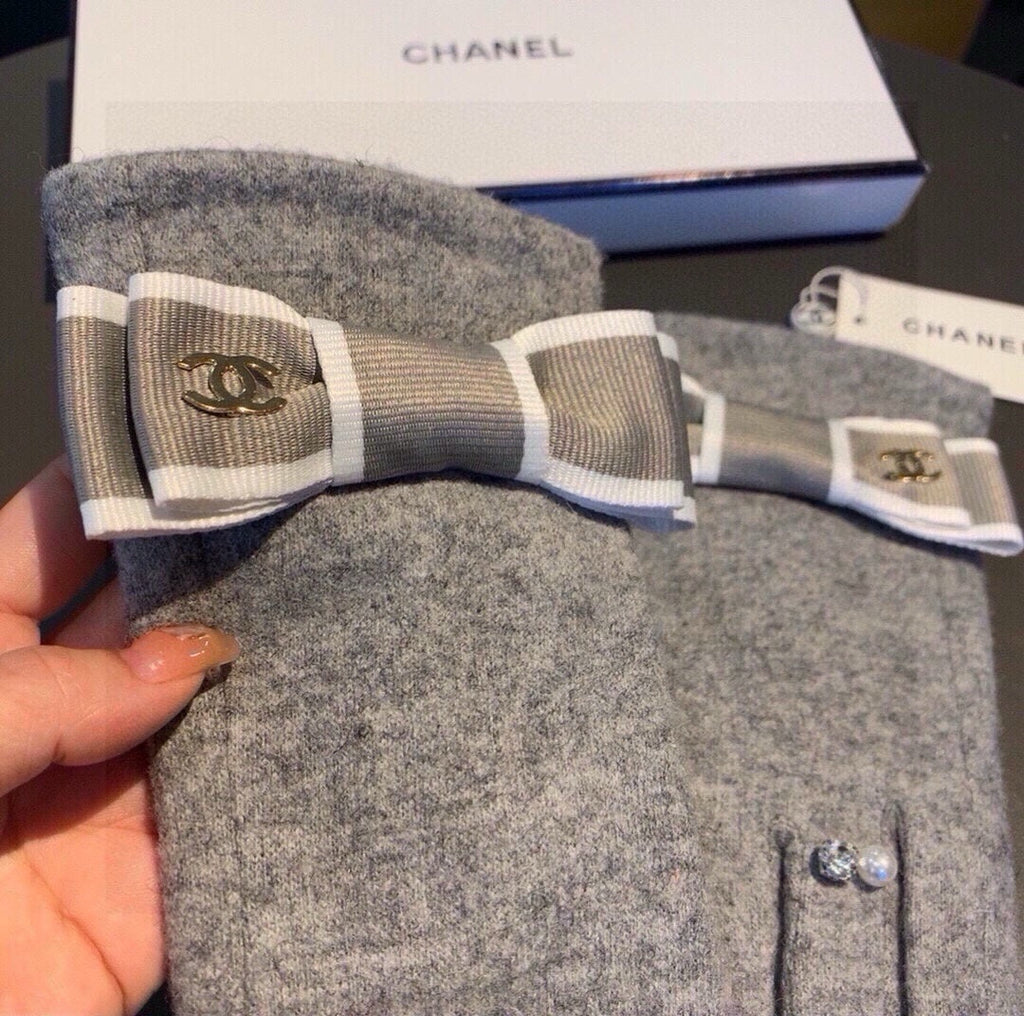 CC GLOVES IN PALE GRAY WOOL WITH BOW 463856