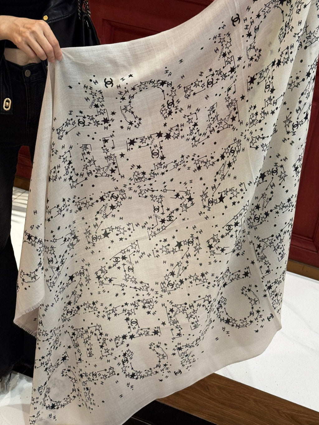 CHANEL 25S SCARF 200 IN CASHMERE 728987