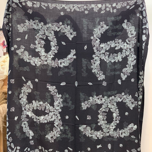 CHANEL 25S SCARF 135 IN CASHMERE 883660