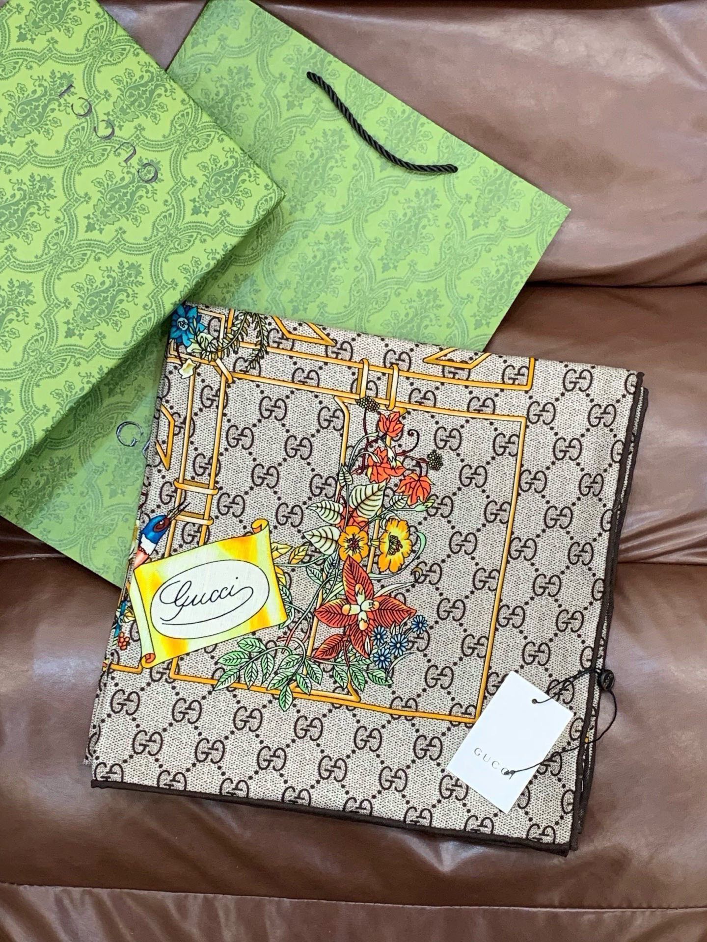 GUCCI 26S SCARF 140 IN CASHMERE AND SILK 250178