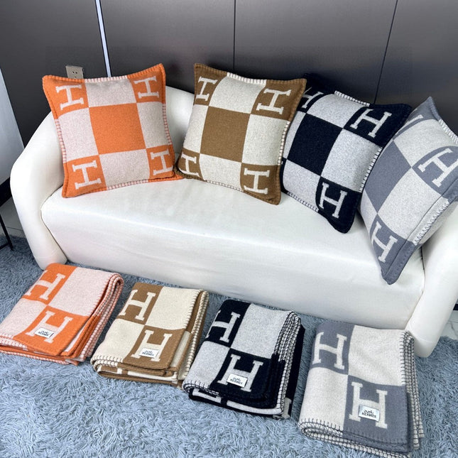 AVALON THROW BLANKET 170 CM IN COOL GRAY CASHMERE 294471