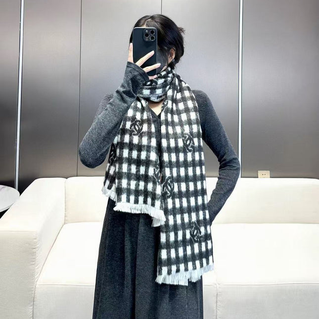 CHANEL 25S SCARF 190 IN CASHMERE 880365