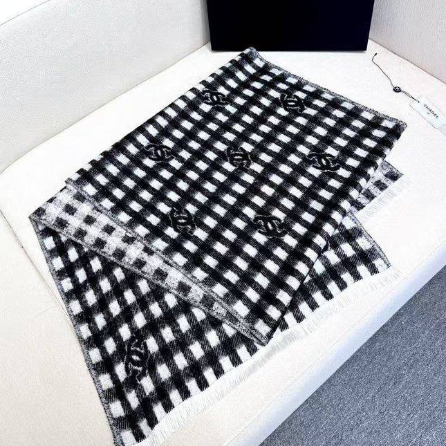 CHANEL 25S SCARF 190 IN CASHMERE 880365