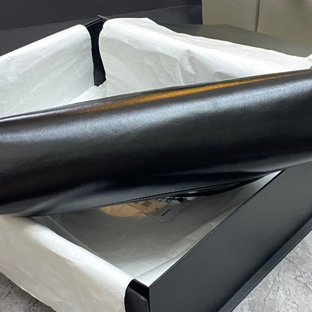 CC 39 LARGE SHOPPING BAG IN BLACK CALFSKIN
