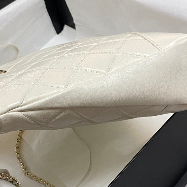 CC SMALL 30 SHOPPING BAG IN WHITE CALFSKIN