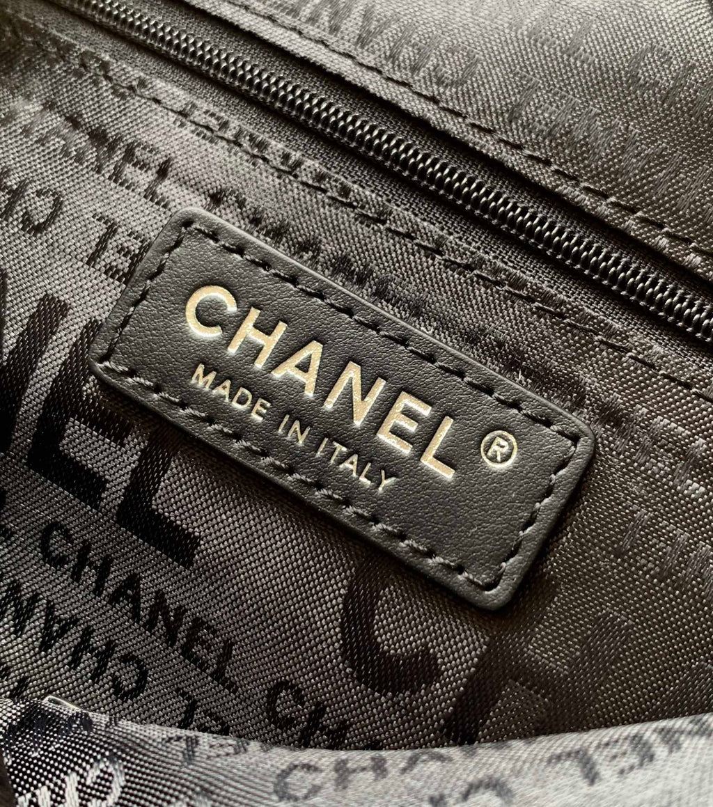 CHANEL 25S HOBO BAG 30 CM IN BLACK SMOOTH CALFSKIN