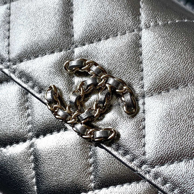 CHANEL 25S KELLY BAG 18 IN SILVER METALLIC LAMBSKIN WITH GOLD HARDWARE STYLE 1