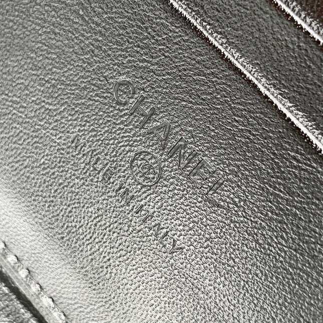 CHANEL 25S KELLY BAG 18 IN SILVER METALLIC LAMBSKIN WITH SILVER HARDWARE STYLE 3