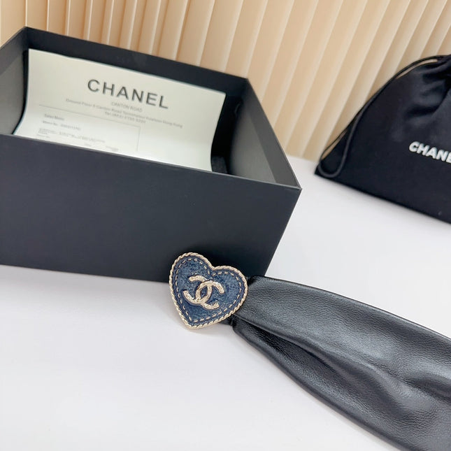 CC 50 MM ELASTIC BELT IN BLACK CALFSKIN GOLD HEART HARDWARE