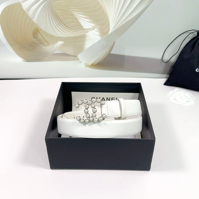 CC BELT 30 MM IN WHITE SMOOTH CALFSKIN WITH SILVER HARDWARE ATTACH PEARL
