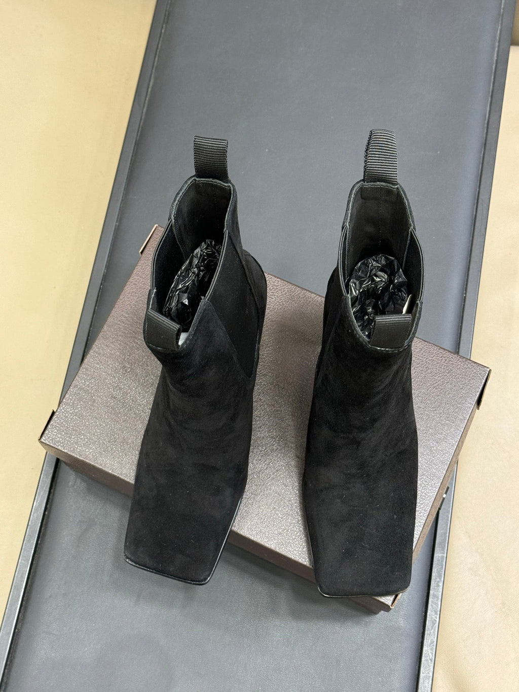 ALAIA 25S ANKLE HIGH-HEELED BOOTS IN BLACK SUEDE AND CANVAS