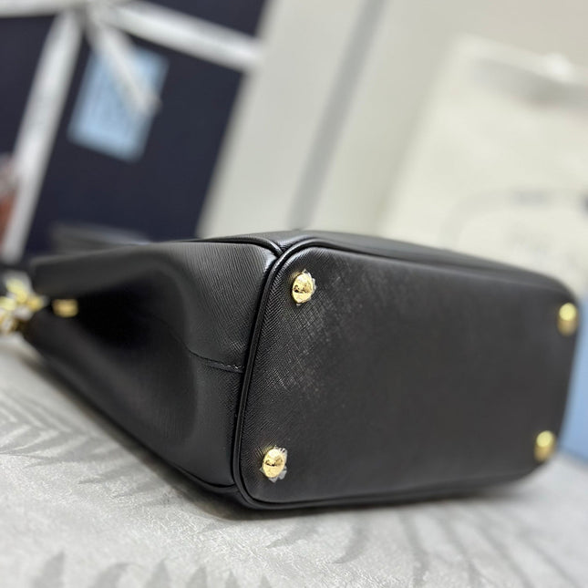 PRADA 25S GALLERIA LARGE BAG 28 IN BLACK CALFSKIN GOLD HARDWARE
