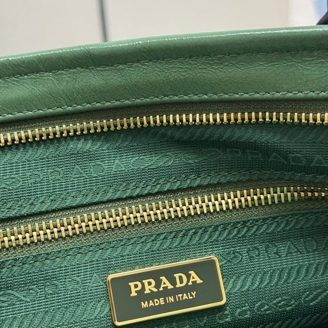 PRADA 25S BONNIE LARGE HANDBAG 38 IN GREEN GLOSSY CALFSKIN GOLD HARDWARE