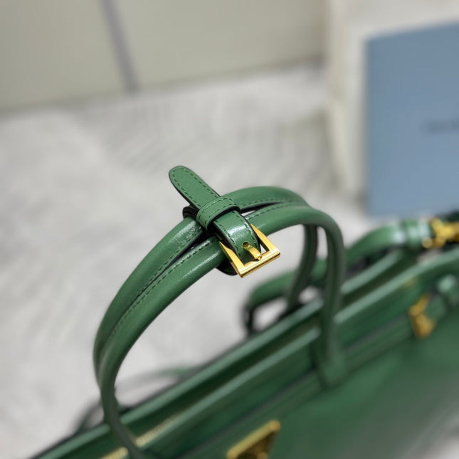 PRADA 25S BONNIE LARGE HANDBAG 38 IN GREEN GLOSSY CALFSKIN GOLD HARDWARE