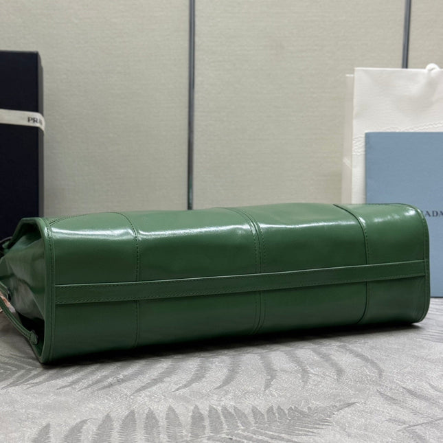 PRADA 25S BONNIE LARGE HANDBAG 38 IN GREEN GLOSSY CALFSKIN GOLD HARDWARE