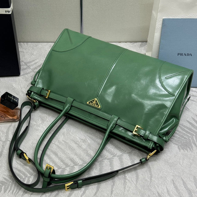 PRADA 25S BONNIE LARGE HANDBAG 38 IN GREEN GLOSSY CALFSKIN GOLD HARDWARE