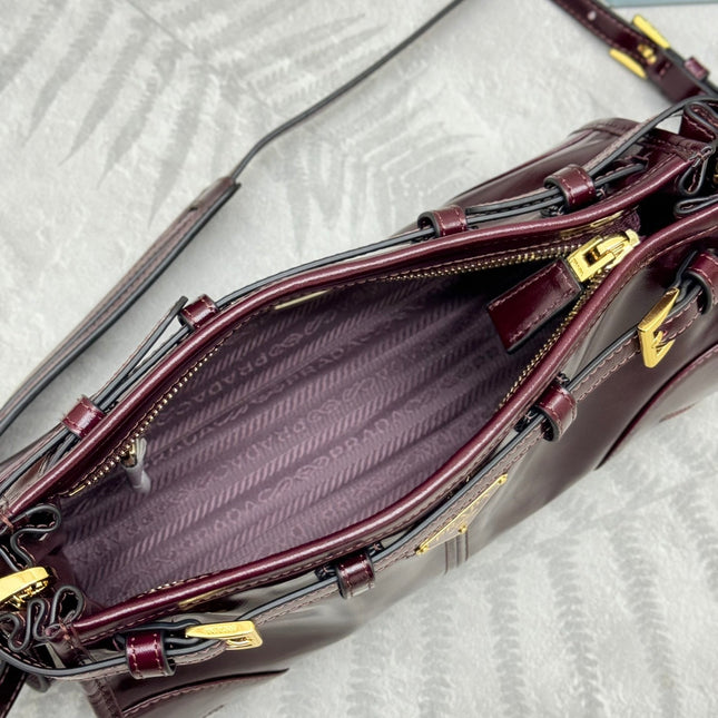 PRADA 25S BONNIE SMALL SHOULDER BAG 26 IN BURGUNDY GLOSSY CALFSKIN GOLD HARDWARE