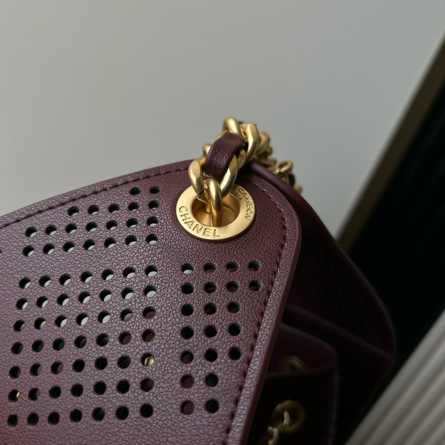 CHANEL 26S HOBO BAG MEDIUM 30 IN BURGUNDY RED PERFORATED CALFSKIN GOLD HARDWARE