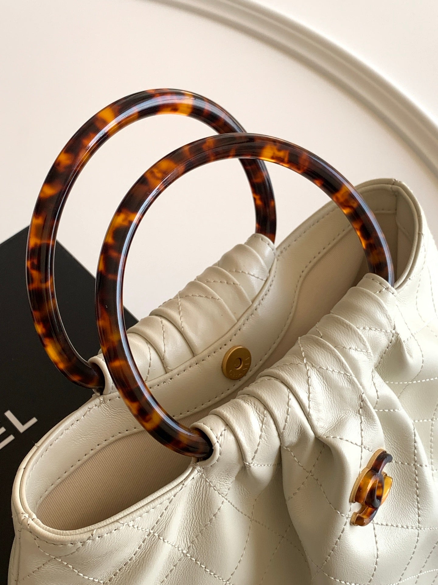 CHANEL 26S HAND BAG 32 IN IVORY WHITE LAMBSKIN GOLD HARDWARE