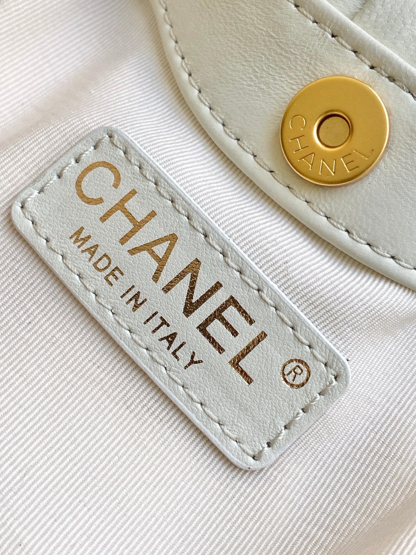 CHANEL 26S HAND BAG 12 IN IVORY WHITE LAMBSKIN GOLD HARDWARE