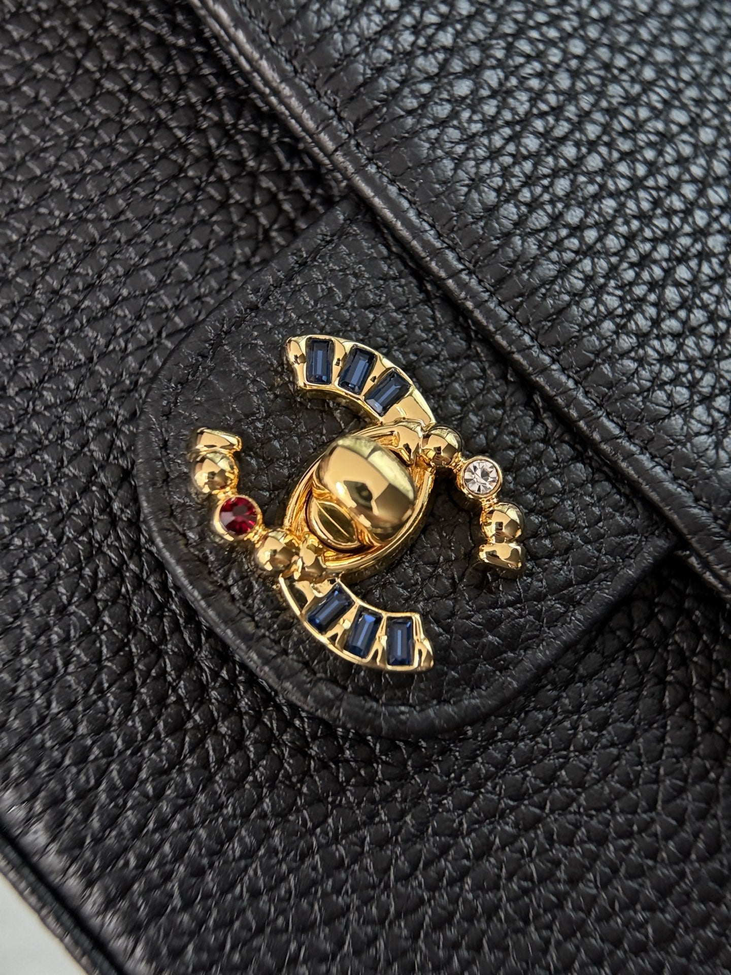 CHANEL 26S WALLET ON CHAIN 22 IN BLACK GRAINED CALFSKIN GOLD HARDWARE