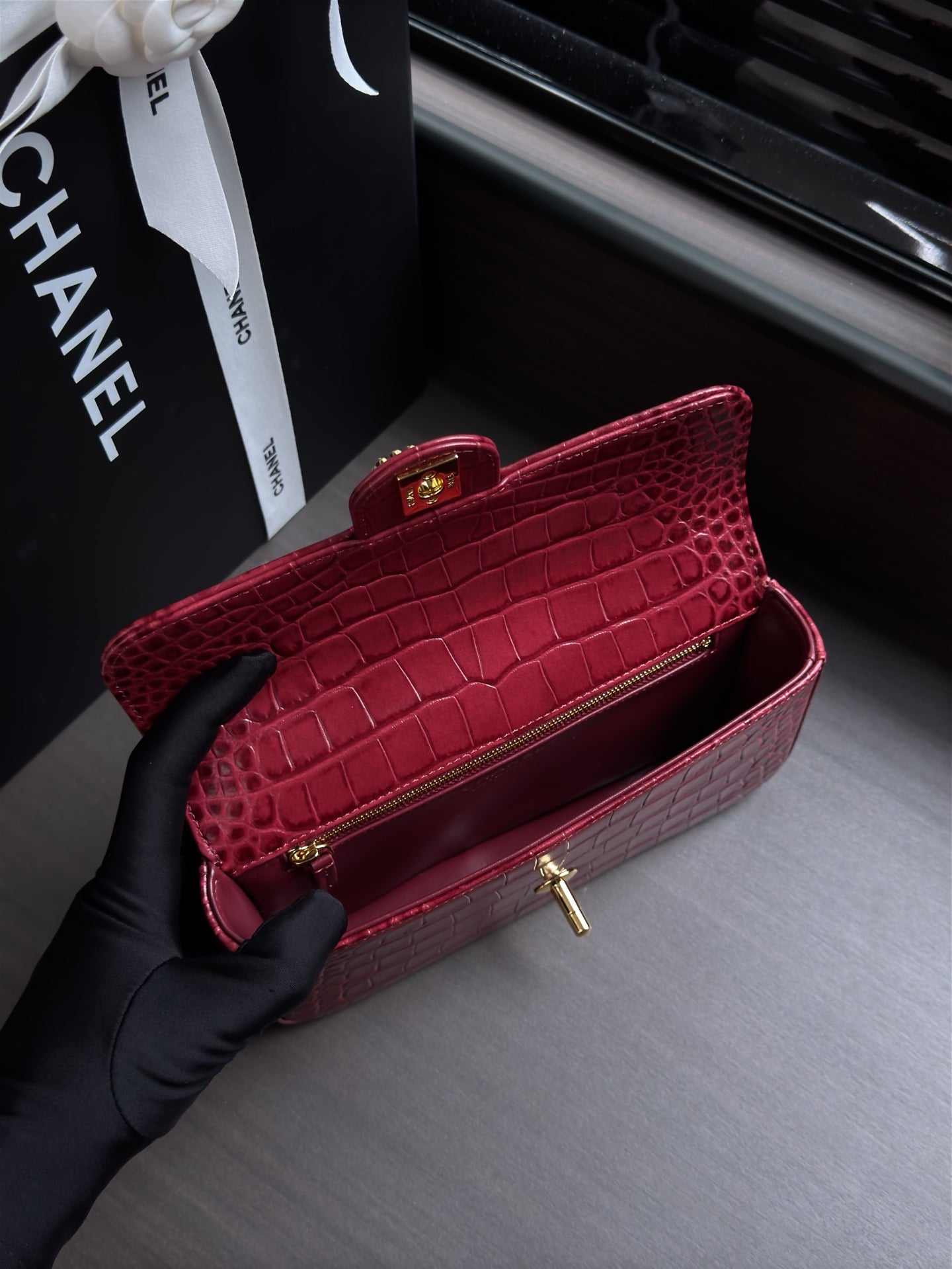 CHANEL 26S WALLET ON CHAIN 22 IN DARK RED CROCODILE-EMBOSSED CALFSKIN GOLD HARDWARE