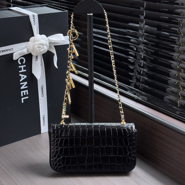 CHANEL 26S WALLET ON CHAIN 22 IN BLACK CROCODILE-EMBOSSED CALFSKIN GOLD HARDWARE